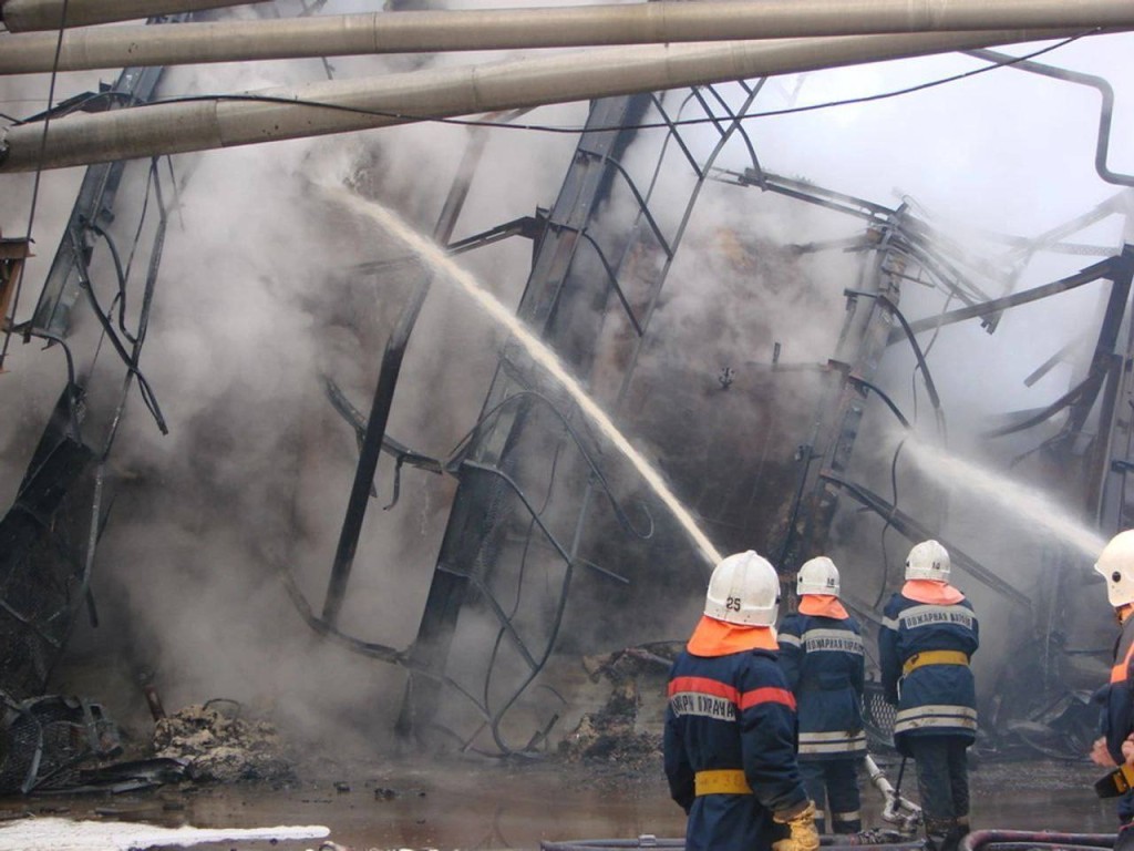 В Волгограде загорелся НПЗ из-за атаки беспилотника
