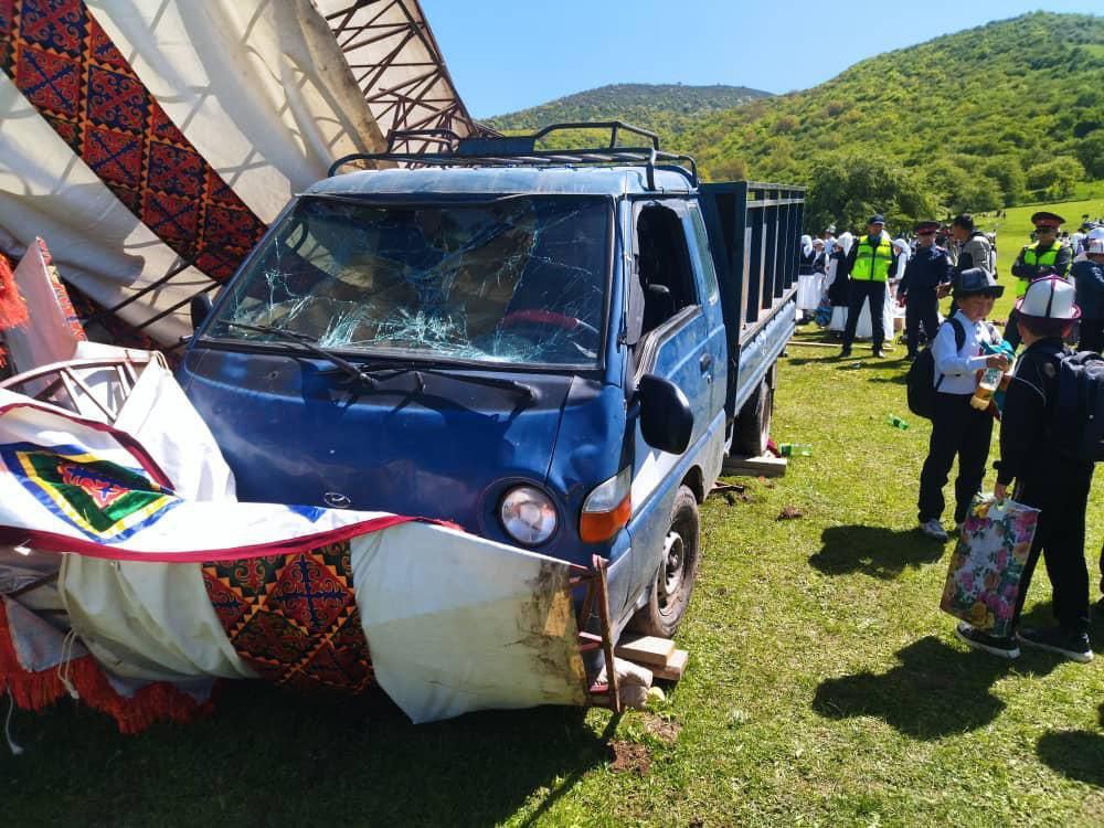 Машина с мороженным сбила 29 детей в Кыргызстане