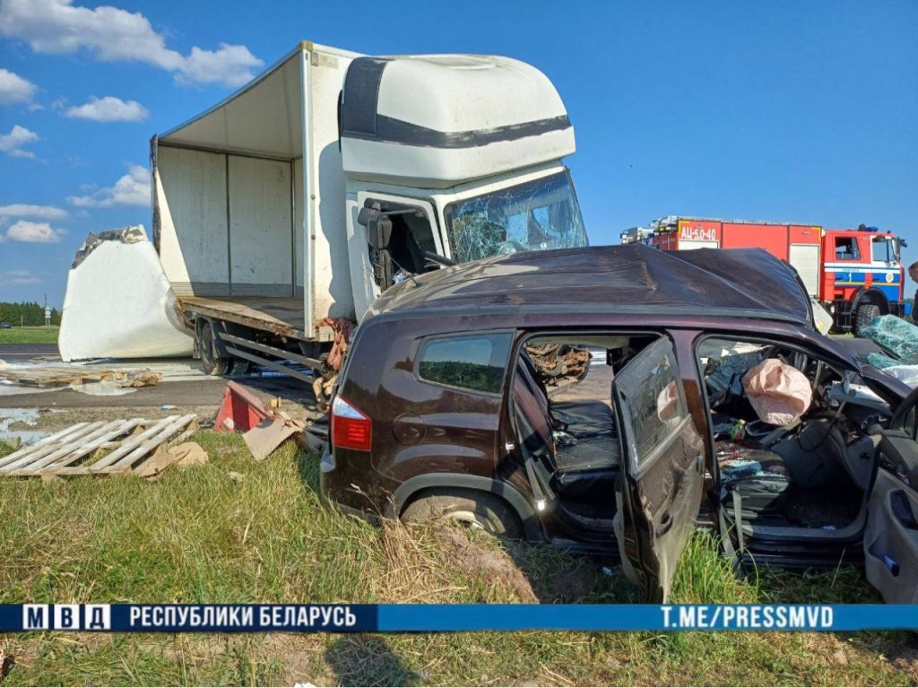 Три человека погибли в аварии с фурой под Славгородом