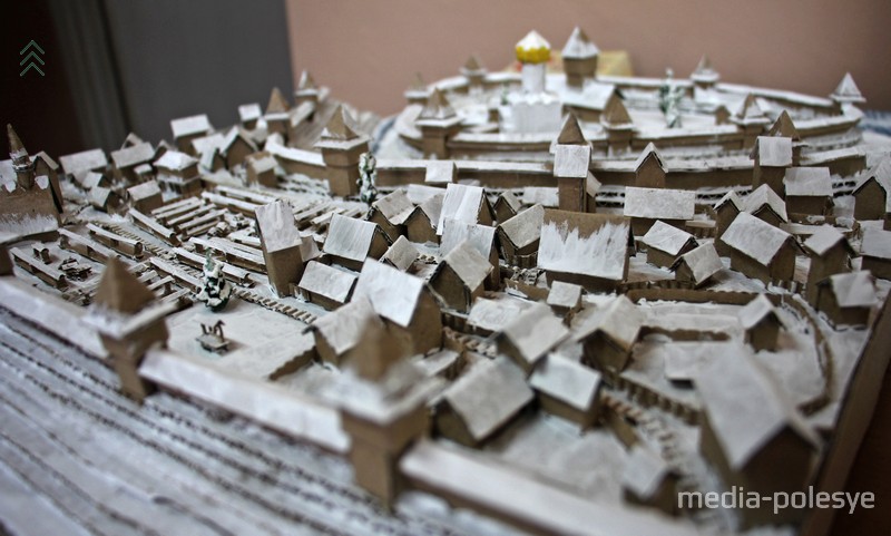 Пинчанин создал макет родного города из обычного картона
