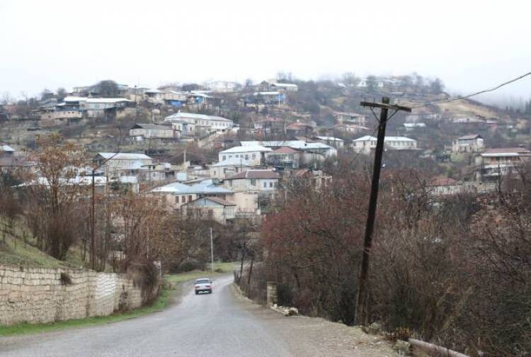 Почему в Нагорном Карабахе снова обострилась ситуация и ввели военное положение