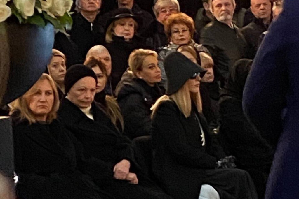 Похороны модельера Валентина Юдашкина проходят в Москве
