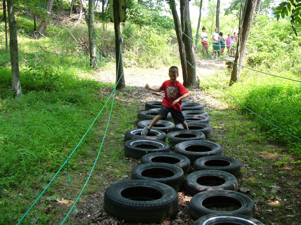 Детская площадка своими руками: как создать место для игр из шин