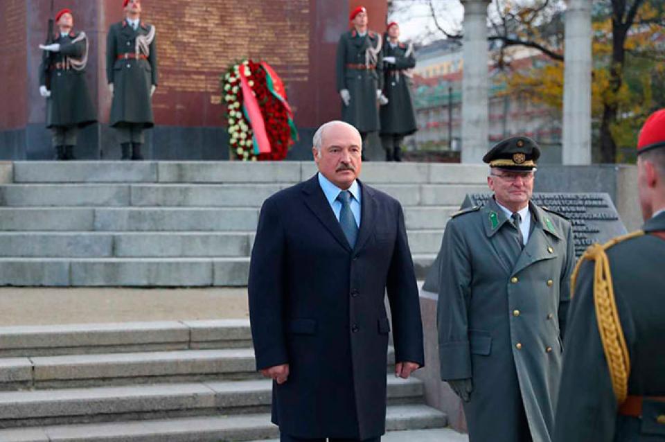 Президент Австрии не встретил Лукашенко с самолета (видео)