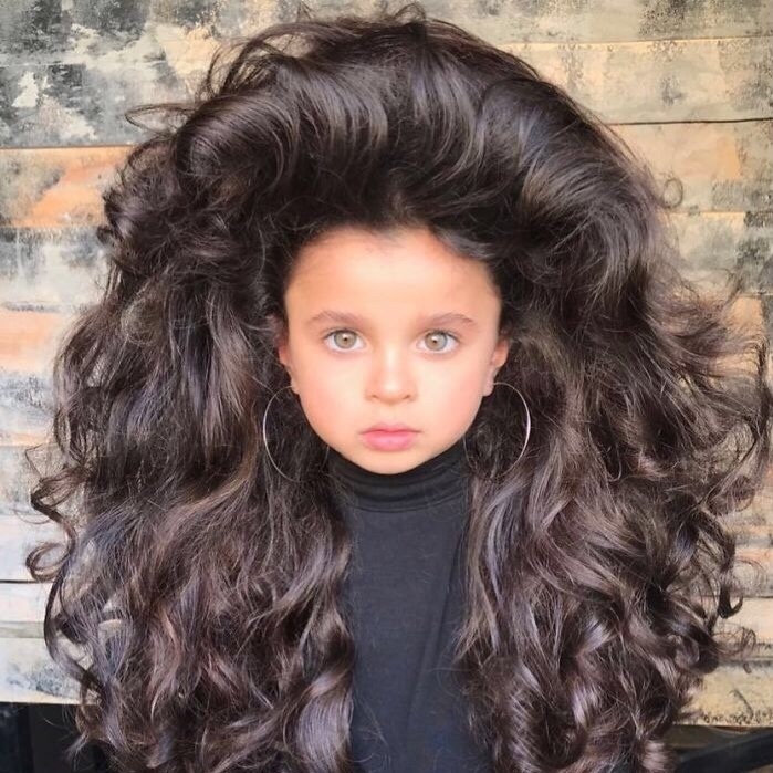 Пятилетняя девочка стала звездой интернета из-за волос
