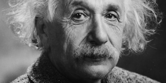 Развенчиваем мифы об Эйнштейне