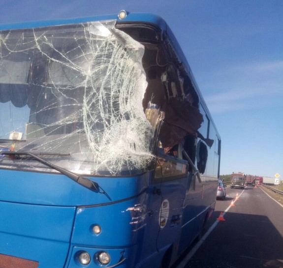 Рейсовый автобус врезался в грузовик под Барановичами