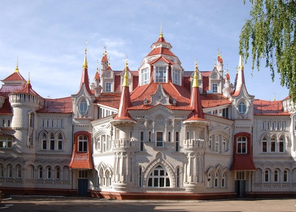 Российский бизнесмен построил школу-дворец в Йошкар-Оле