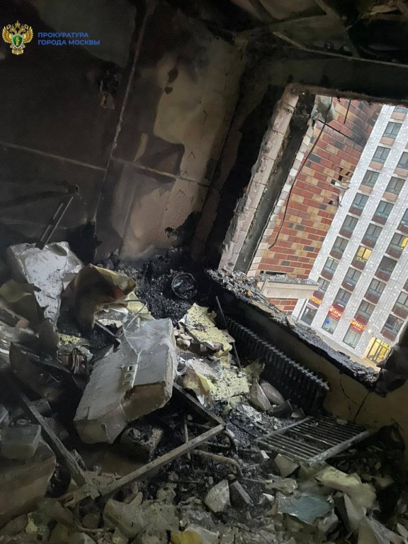 Сильные взрывы и пожар произошли в жилом доме в Москве
