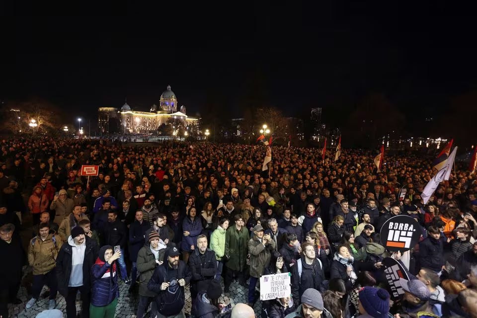 Оппозиция в Сербии попыталась прорваться в здание администрации