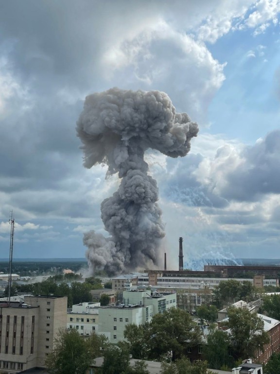 Сильный взрыв на заводе в Сергиевом Посаде, есть пострадавшие