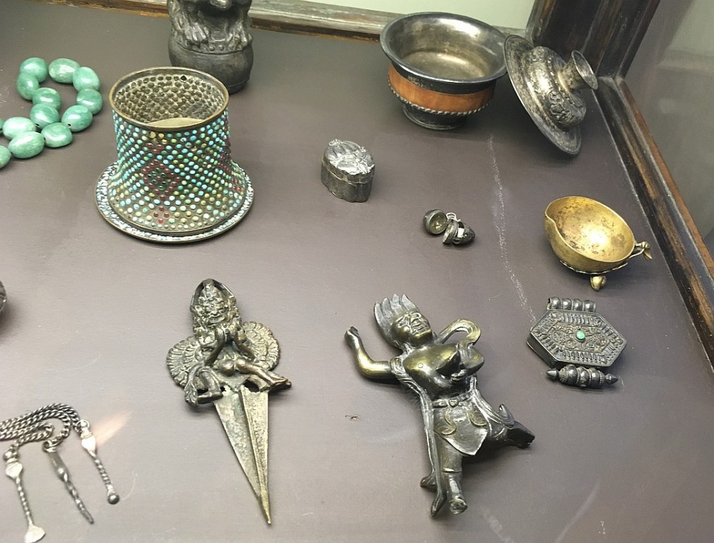 Страсти по Рериху: мемориальный кабинет, оголенный кабель и музей в Нукусе