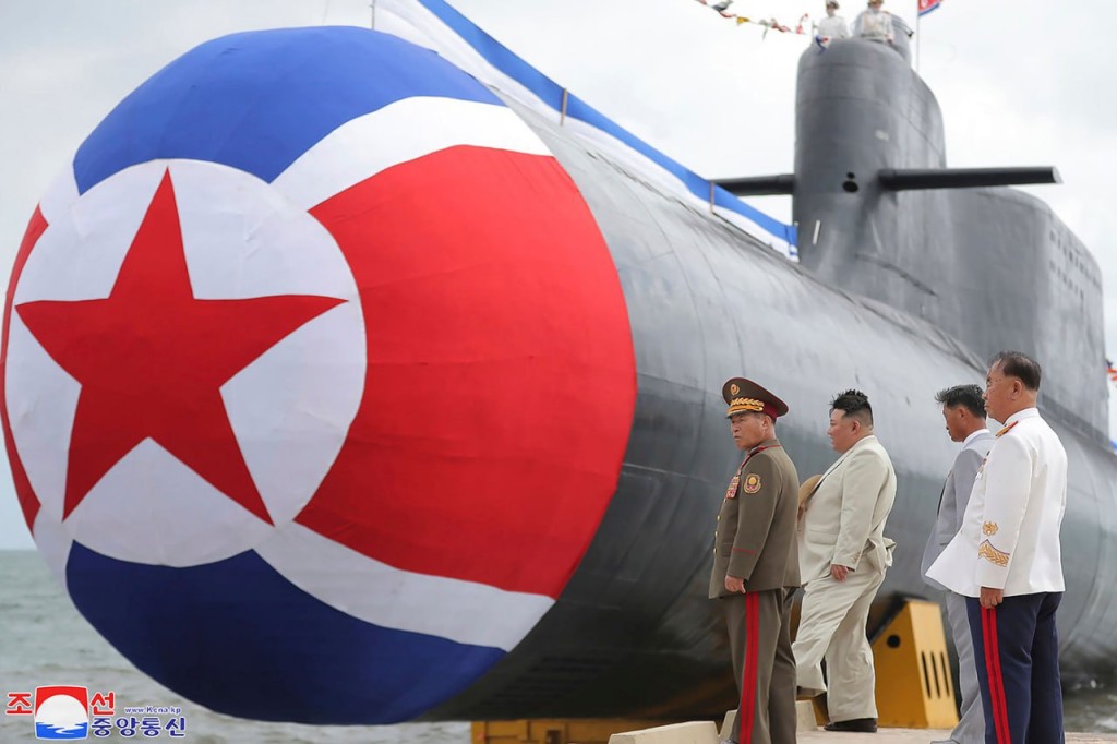 Северная Корея спустила на воду субмарину с ядерным оружием