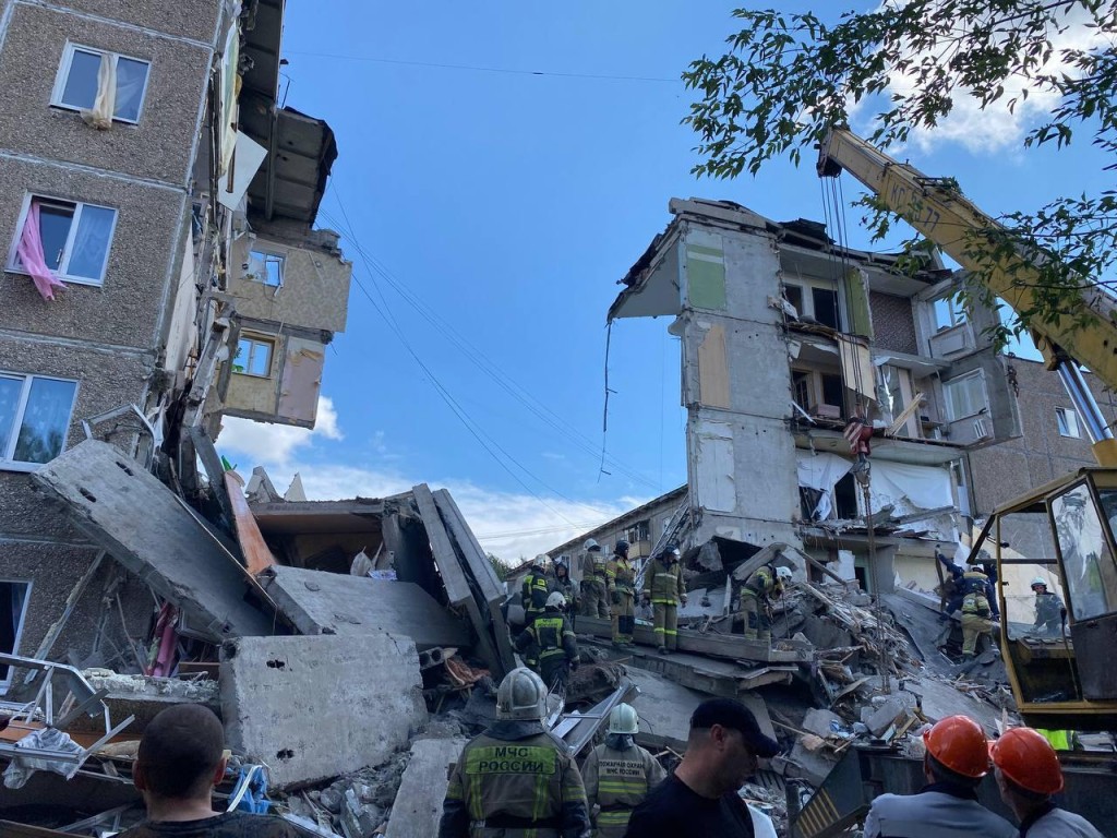 После взрыва обрушился подъезд жилого дома в Нижнем Тагиле