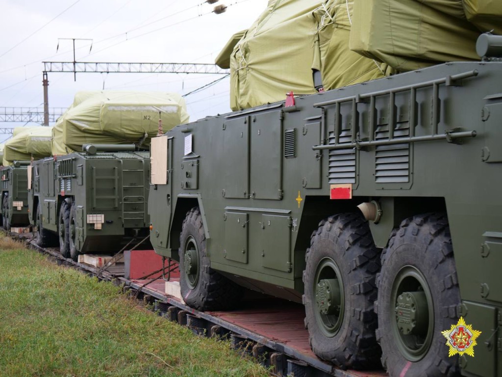 Защищать минское небо прибыла батарея Тор-М2