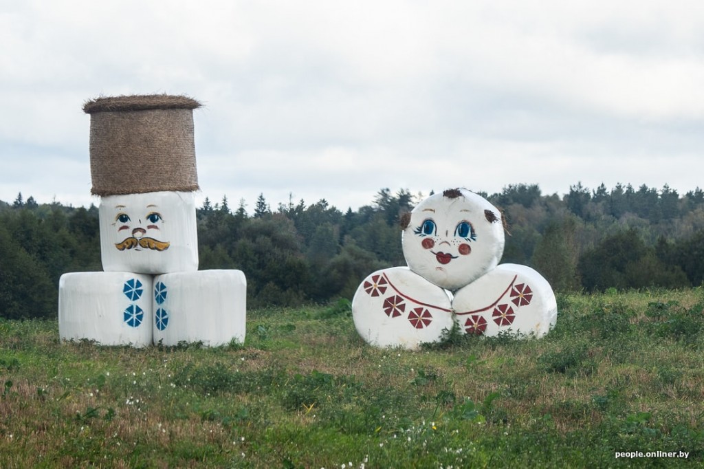 Украшенные тюки соломы, или Сельское искусство: фото атрибутов «Дажынок»