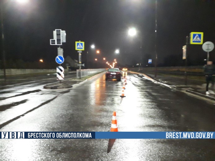 В Бресте ночью на пешеходном переходе сбили женщину