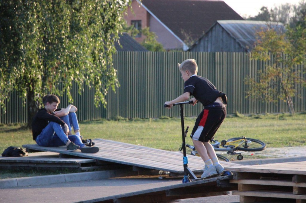 В Дрогичине дети сами сделали себе скейт-парк (видео)