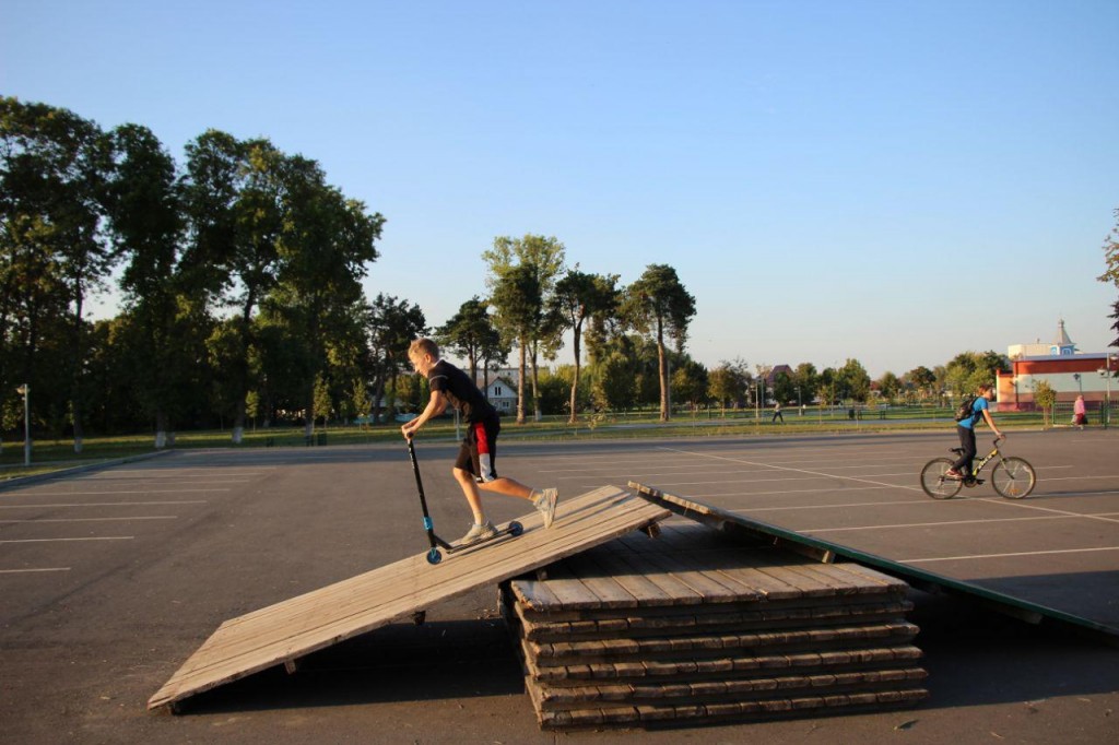 В Дрогичине дети сами сделали себе скейт-парк (видео)