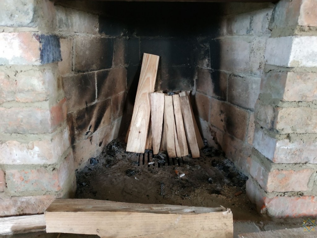 В Ганцевичском районе мужчина обгорел, разжигая камин