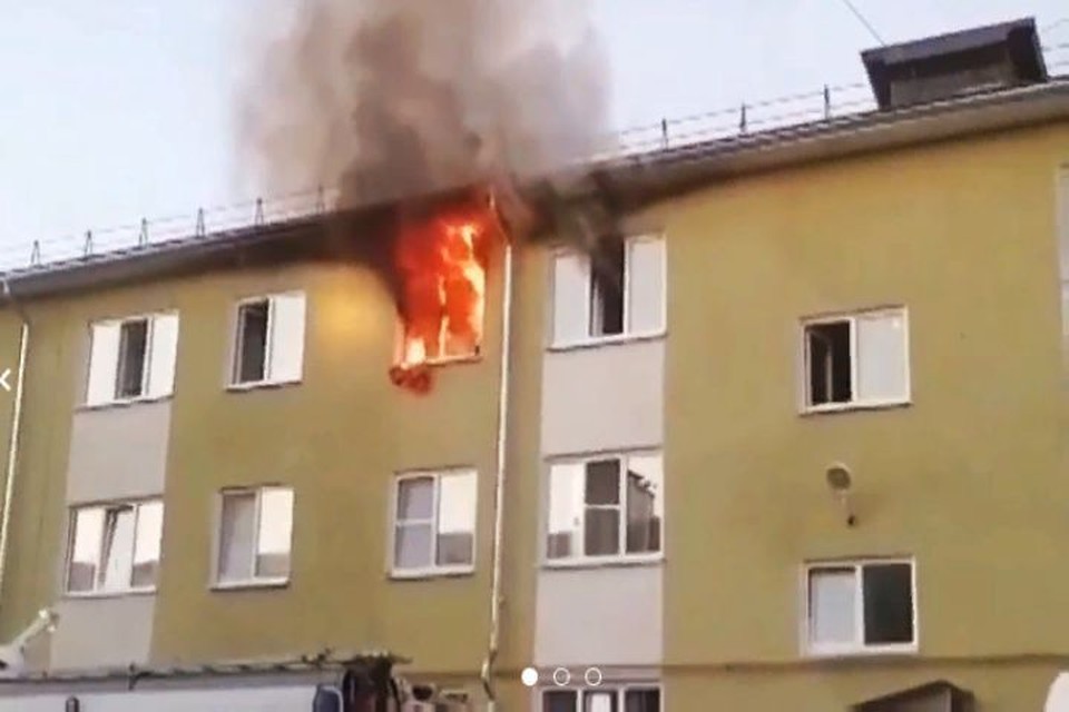 В Костроме соседи спасли детей из пожара, забравшись на многоэтажку по ливневой трубе