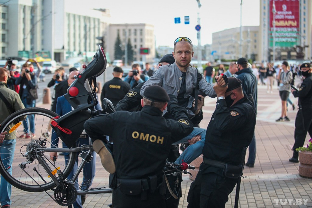 В Минске задерживали людей, которые пришли подать жалобы в ЦИК