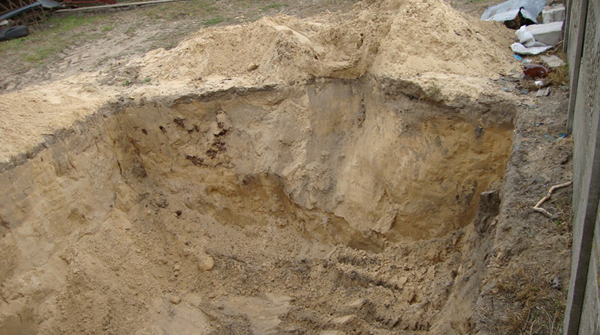 В школу Лунинецкого района привезли песок с костными останками