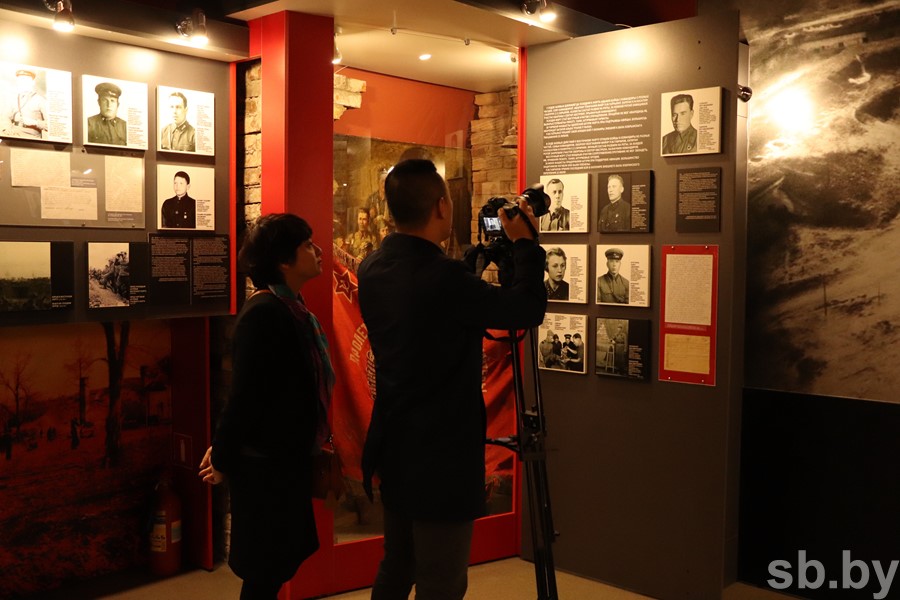 Вьетнамское телевидение снимает документальный фильм в Брестской крепости