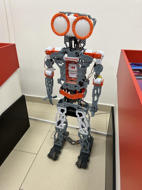 Выставка роботов в Бресте: кот-робот и танцы с роботами