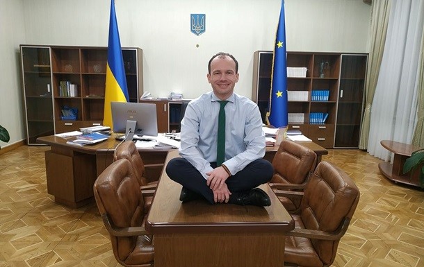 Выяснилось, кто содержит украинских министров