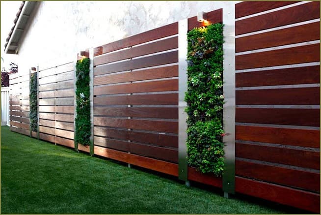 Красивый забор для дачи и частного дома: 45 идей из разных материалов