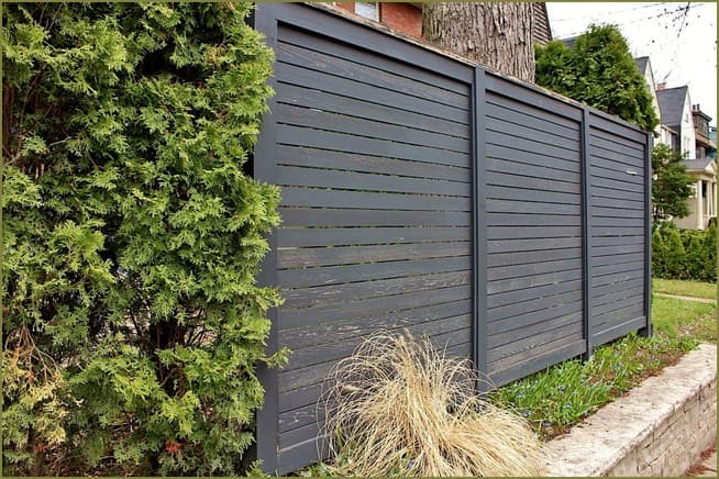 Красивый забор для дачи и частного дома: 45 идей из разных материалов