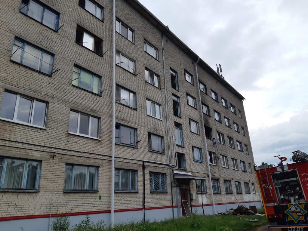 Зарядное устройство могло стать причиной пожара в общежитии Бреста