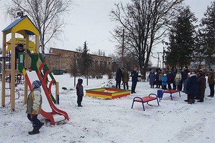 Украинский депутат отобрал у детей игровую площадку после проигранных выборов