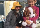 Новозеландец и его 6-летняя дочь выжили после месяца в открытом море на разбитой яхте