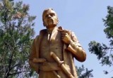 В Запорожской области памятники Ленину превратили в гетмана и болгарина