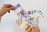 Госуправленцы в Беларуси стали получать больше 1300 рублей