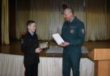 В Бресте наградили школьника, вовремя заметившего пожар в доме на Суворова