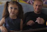 6-летняя Дарья Скоморощенко взяла интервью у солиста группы «Дай Дарогу!» Юрия Стыльского