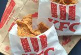 Одну куриную кожу продают в индонезийском KFC