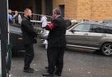На похоронах известного шансонье заметили гробовщика, похожего на Порошенко