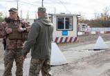 Украинские националисты пытаются помешать разводу войск на Донбассе