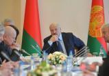Лукашенко запретил руководителям устраивать на работы любовниц и родственников