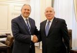 Премьер-министр Беларуси обсудил отставку правительства России с послом