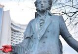 На вандала, разукрасившего памятник Пушкину в Минске, завели уголовное дело