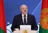 Лукашенко: белорусы живут небогато, но не в лаптях