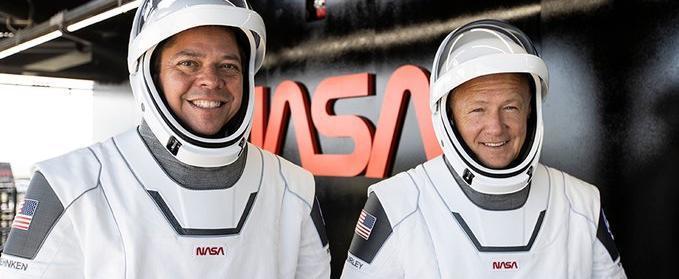 Астронавты NASA Боб Бенкен и Даг Херли 