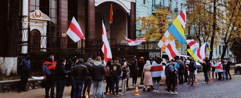 Акция протеста у посольства Беларуси в Киеве