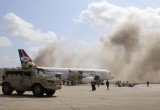 Аэропорт в Йемене обстреляли ракетами: погибли 27 человек, десятки ранены (видео)