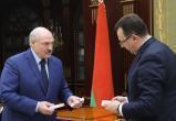 Глава Минздрава принес Лукашенко вакцину от коронавируса